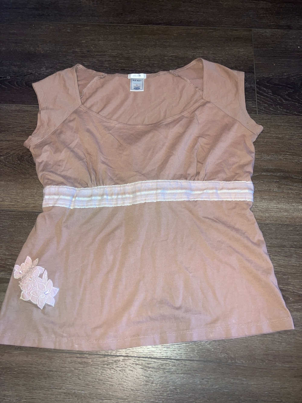 Old Navy Y2K  Dusty Rose Cap Sleeve Empire Waist Tee with Floral Applique L
